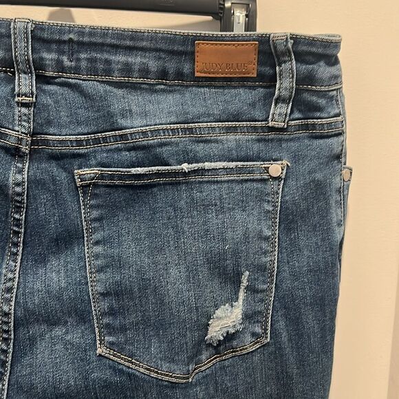Judy Blue Distressed Button Fly Skinny Fit Jeans. Size 13/31 - Picture 6 of 10